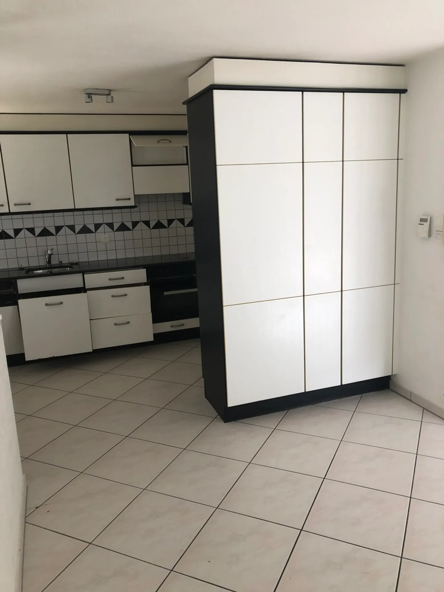 Spacious Apartment with Balcony - Photo 6 of 9