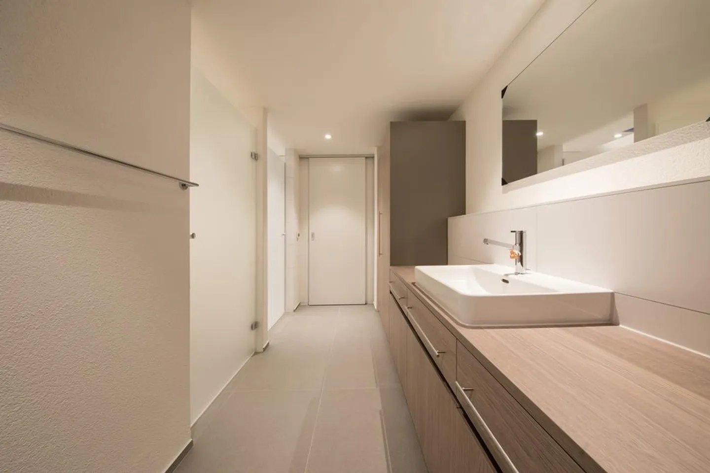 Top modern apartment in the heart of the city! - Photo 3 of 12