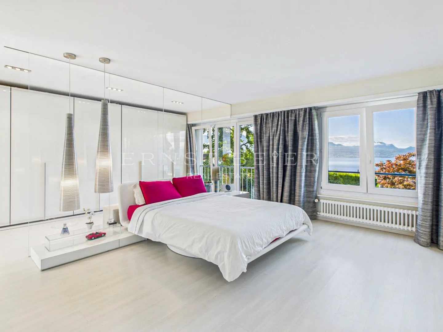 Luxury property with landscaped garden, pool and panoramic view of Lake Geneva - Photo 5 of 12