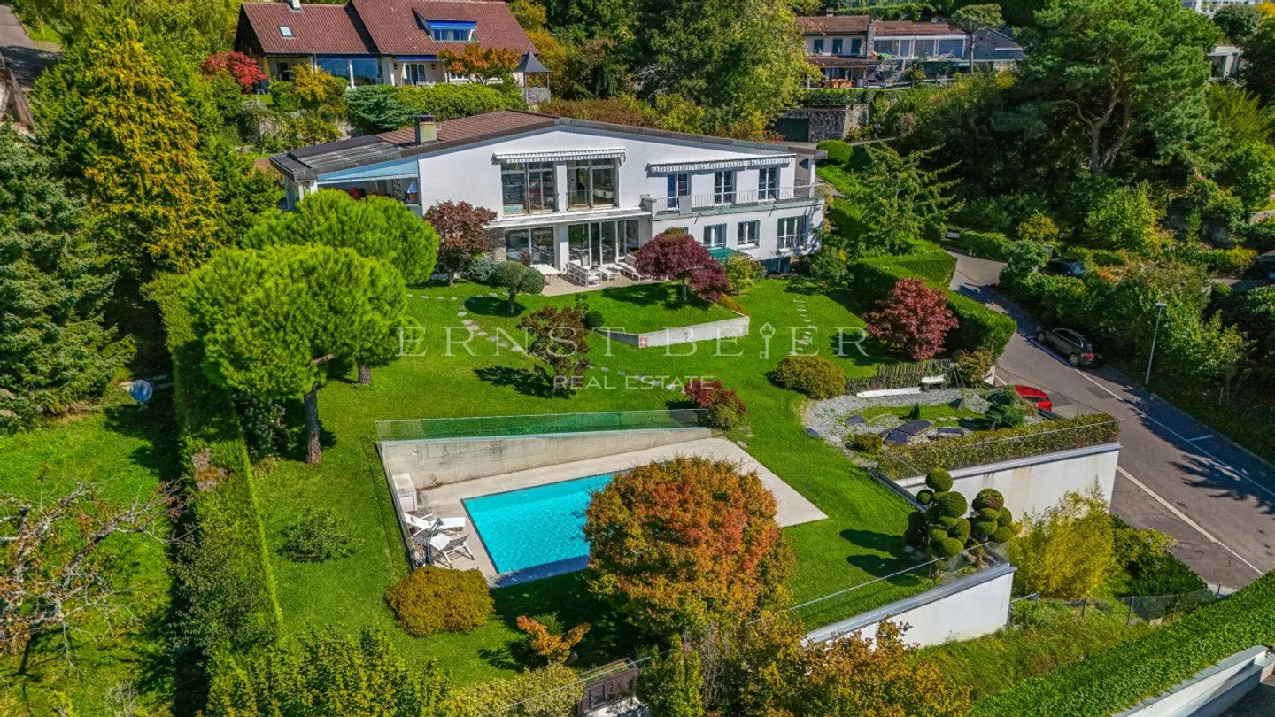 Luxury property with landscaped garden, pool and panoramic view of Lake Geneva - Photo 10 of 12