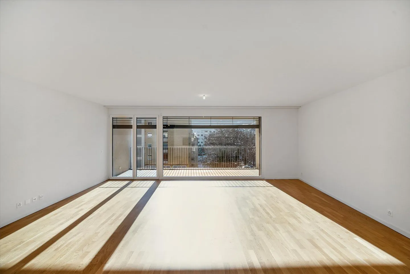 Modern 4.5 room apartment of 103m2 with balcony - Photo 4 of 11