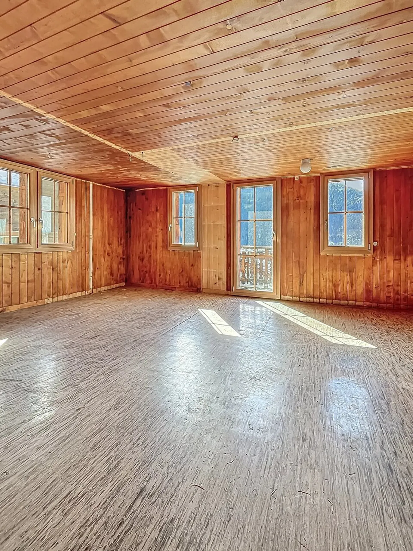 Apartment with renovation potential and mountain view - Photo 3 of 12