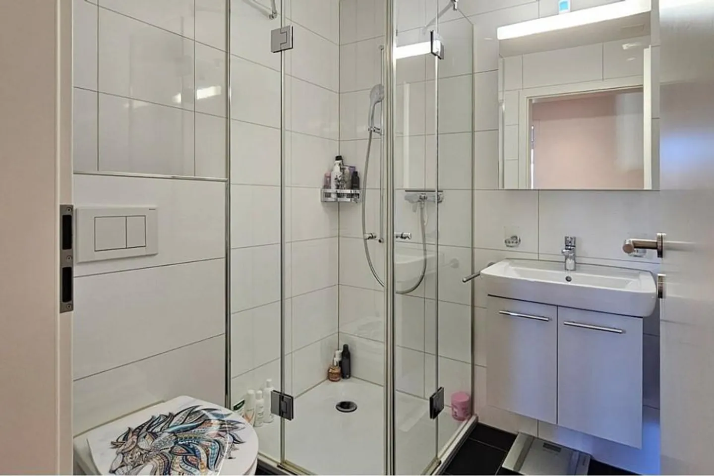 Spacious Apartment with Stunning Views - Photo 6 of 6