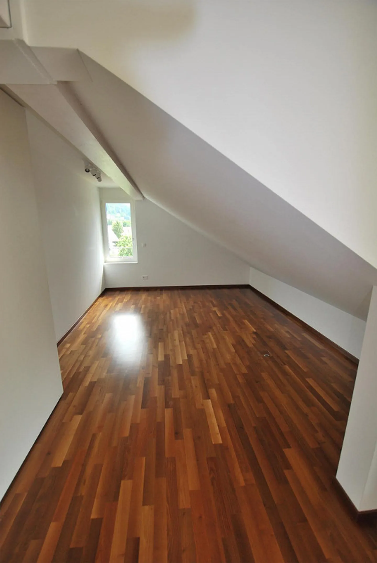 Appartamento attico spazioso - Foto 5 di 11