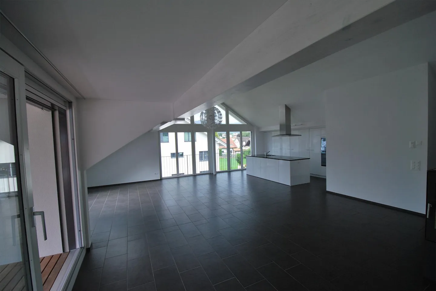 Appartamento attico spazioso - Foto 7 di 11