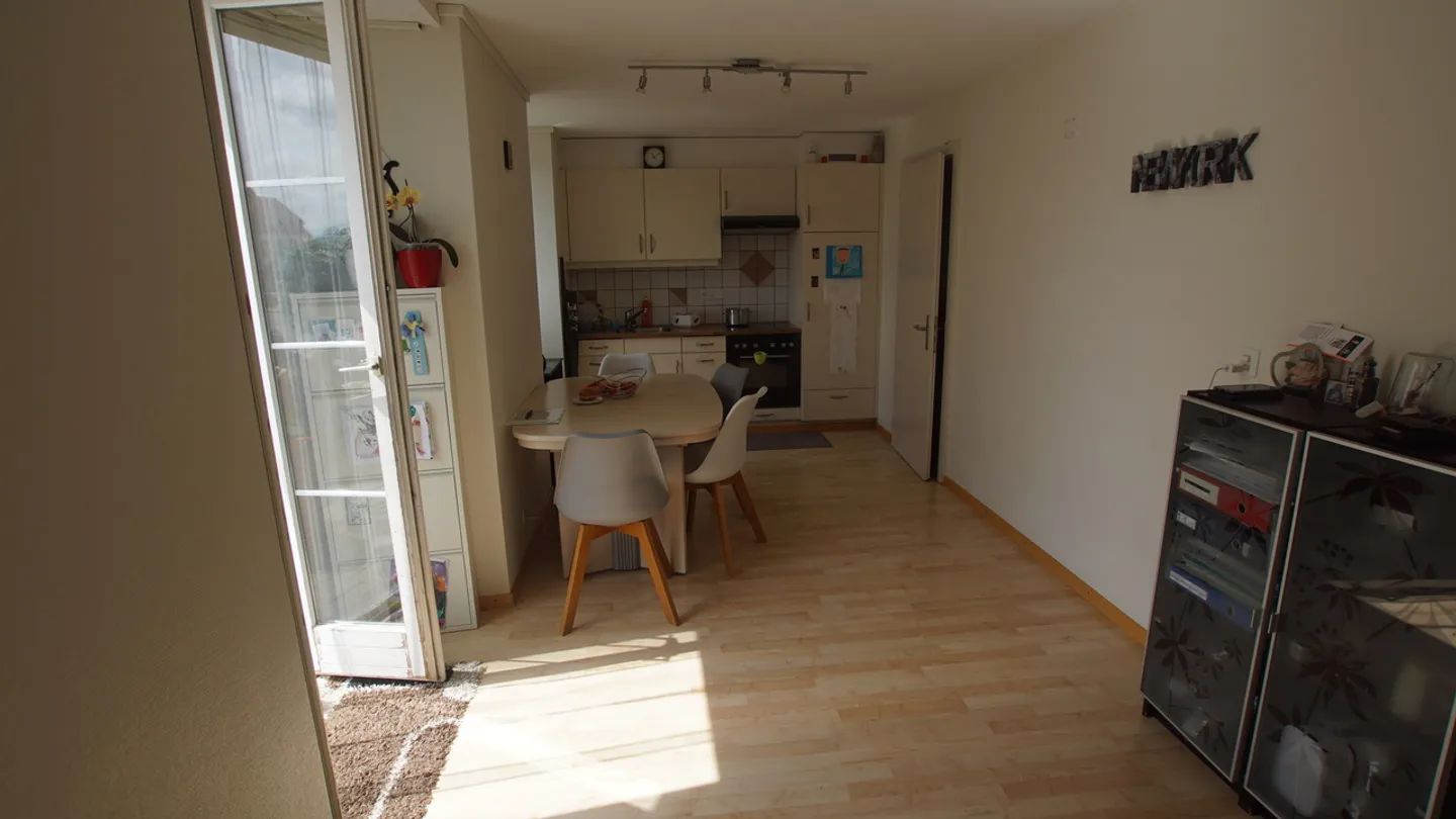 Spacious 2.5-room apartment on the ground floor - Photo 3 of 6