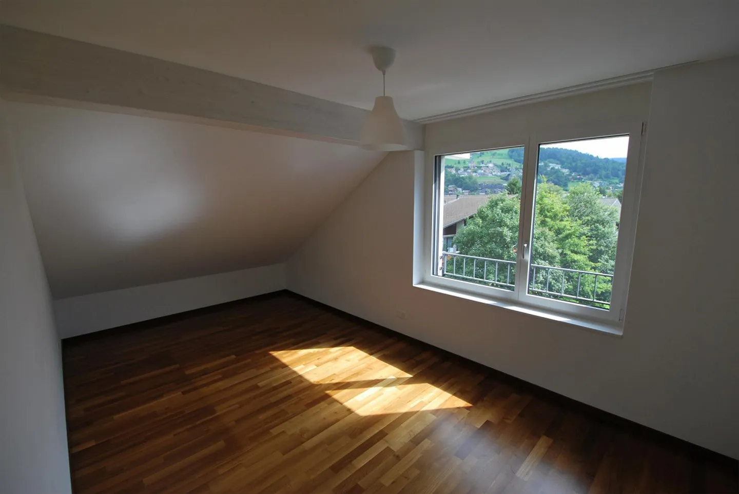 Appartamento attico spazioso - Foto 6 di 11