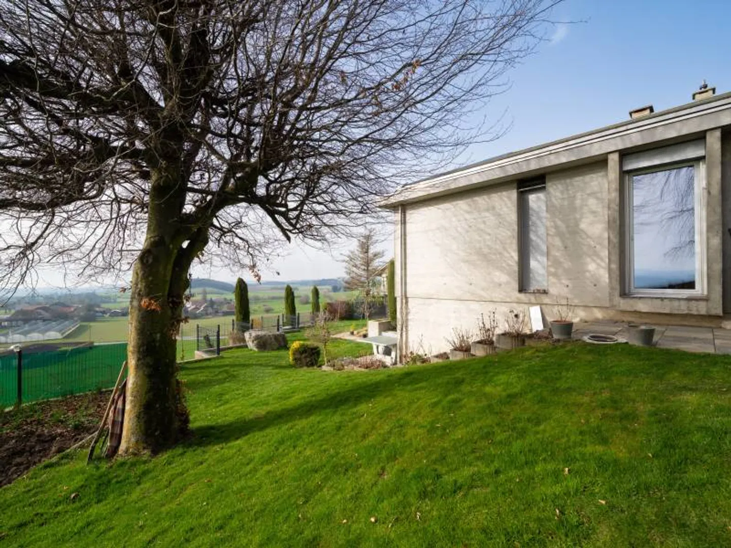 Detached house with panoramic views - Photo 2 of 12