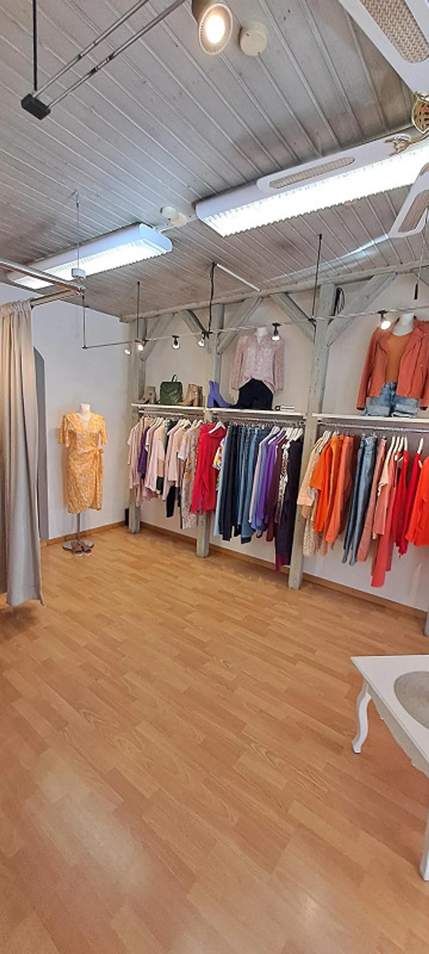 Charmant petit espace de vente de 28 m2 au centre - Photo 2 sur 4