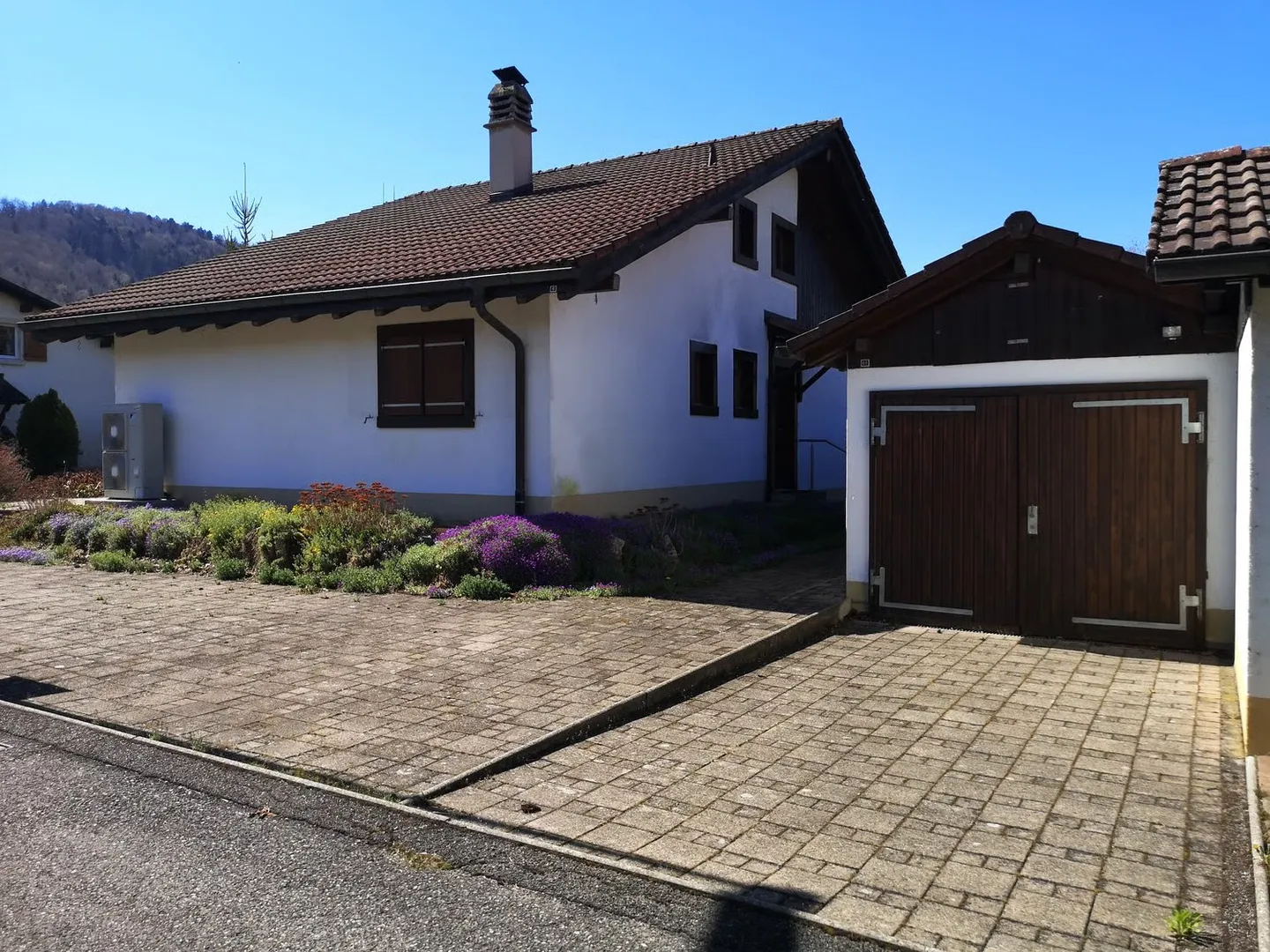 Riduzione di prezzo: casa 5.5 locali, ca. 120m2, terreno 802m2, con garage, posti auto, terrazza - Foto 2 di 41