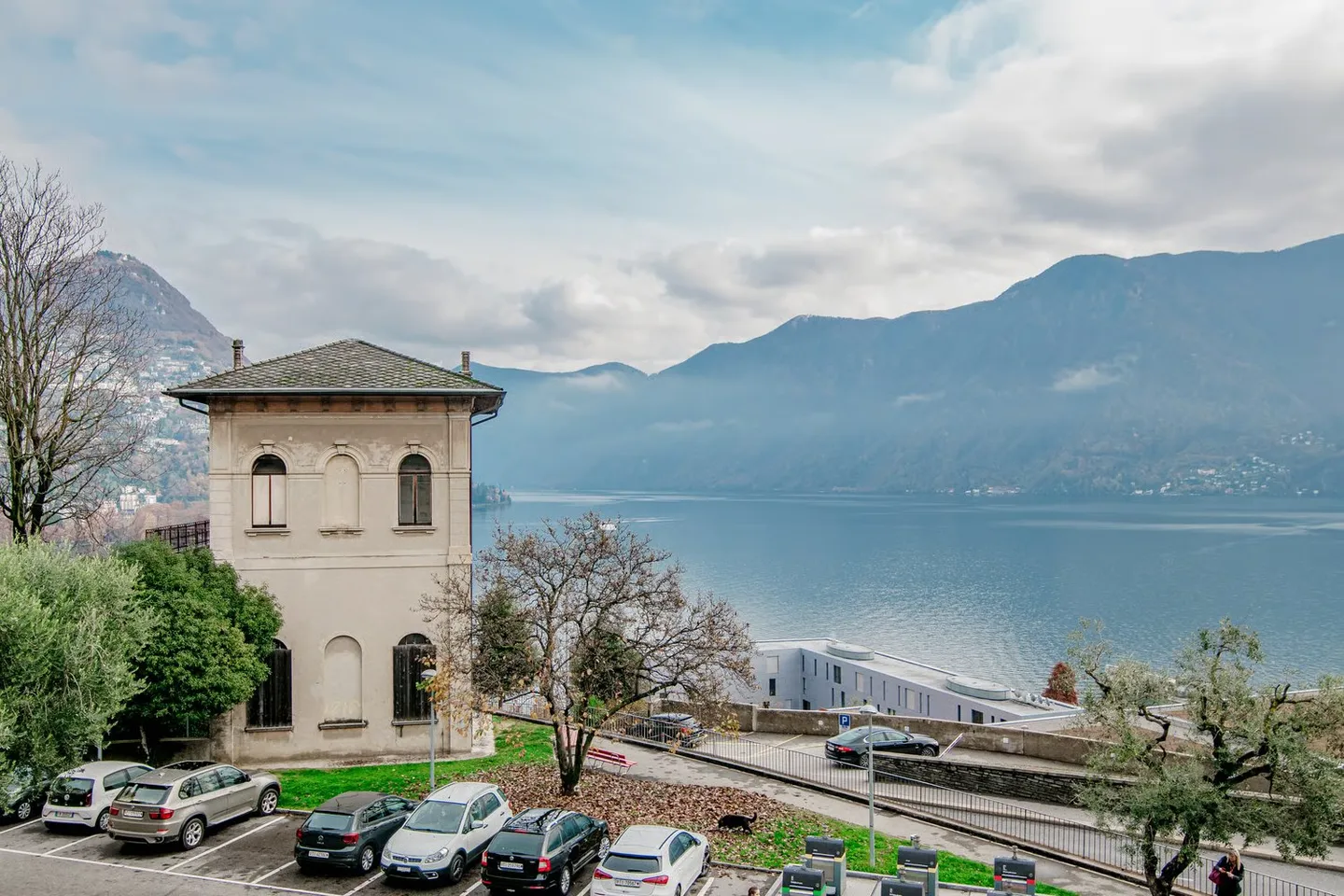 À LOUER MENSUELLEMENT Villa prête à l'emploi au centre de Lugano avec une vue imprenable sur le lac - Photo 19 sur 28