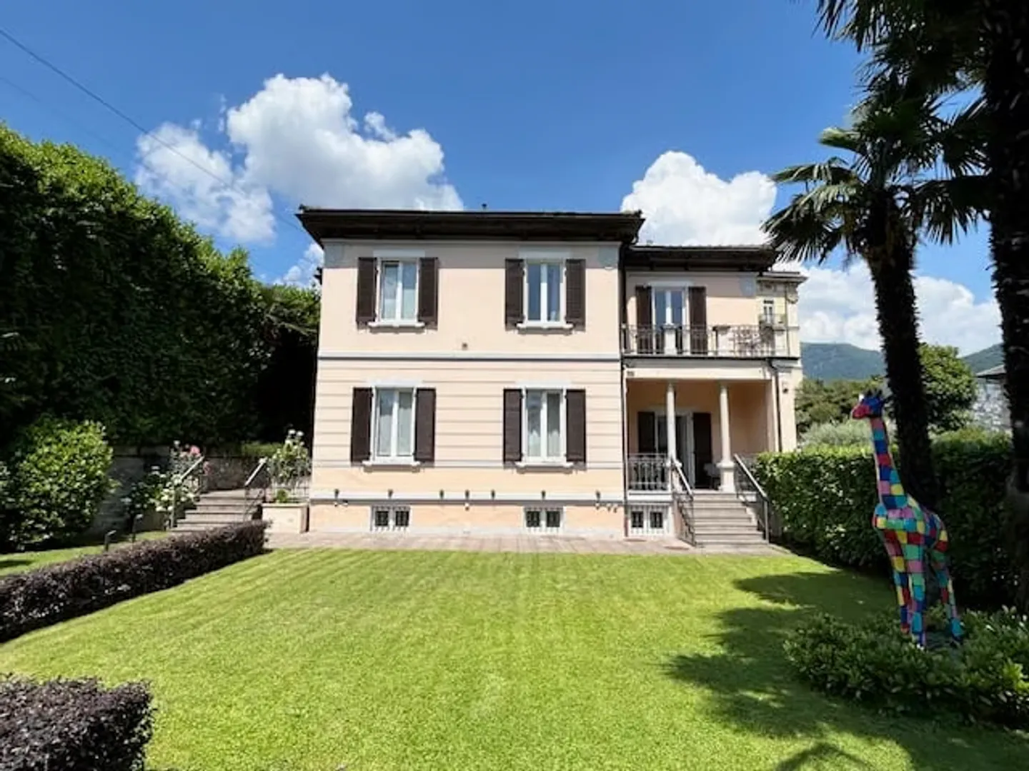 À LOUER MENSUELLEMENT Villa prête à l'emploi au centre de Lugano avec une vue imprenable sur le lac - Photo 2 sur 28