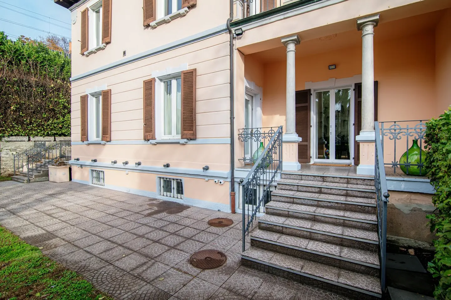 À LOUER MENSUELLEMENT Villa prête à l'emploi au centre de Lugano avec une vue imprenable sur le lac - Photo 6 sur 28