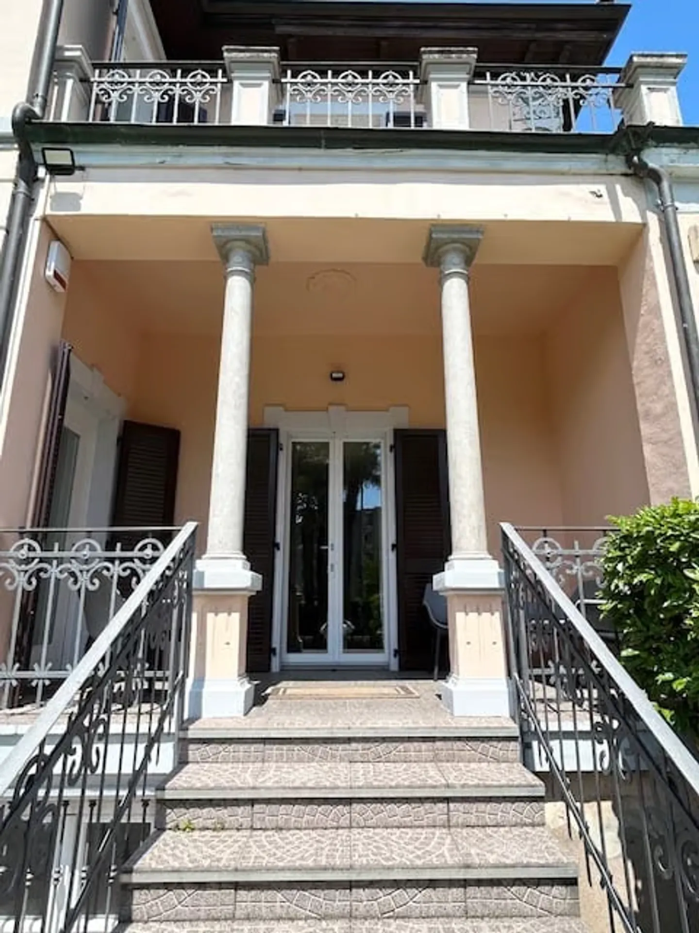 À LOUER MENSUELLEMENT Villa prête à l'emploi au centre de Lugano avec une vue imprenable sur le lac - Photo 25 sur 28