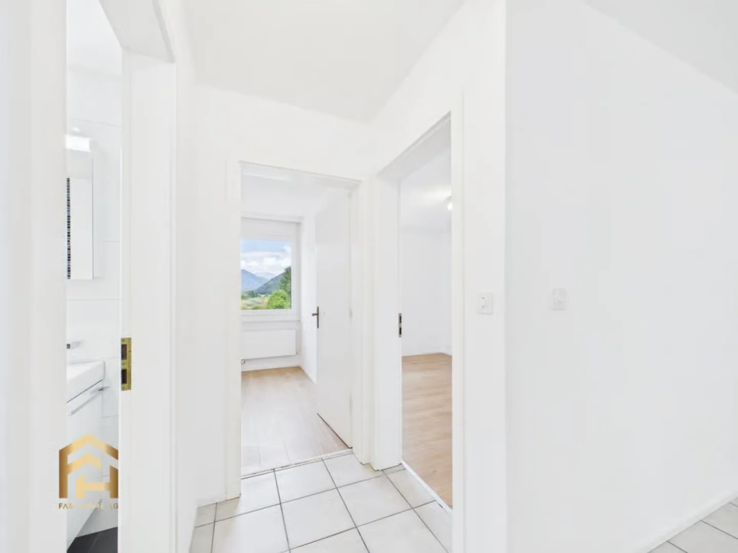 Appartamento luminoso di 4,5 stanze con grande balcone, vista montagna e giardino - Foto 9 di 13