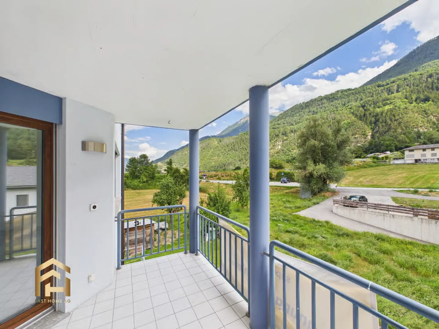 Appartamento luminoso di 4,5 stanze con grande balcone, vista montagna e giardino - Foto 13 di 13