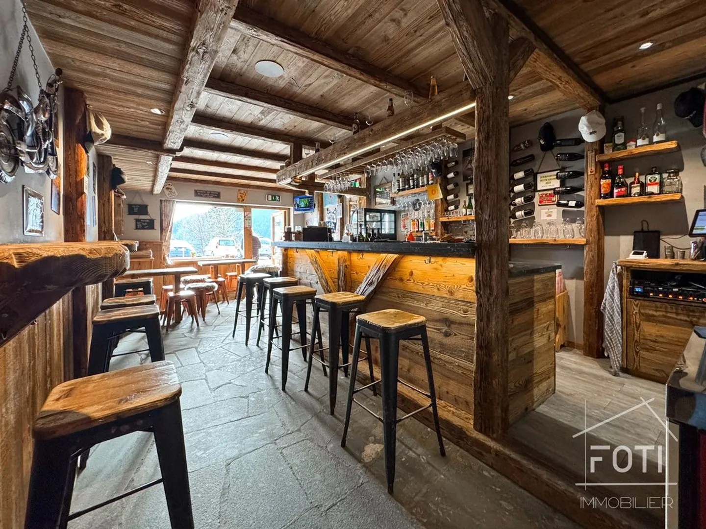 Bar affascinante e piccola ristorazione in vendita. - Foto 1 di 9