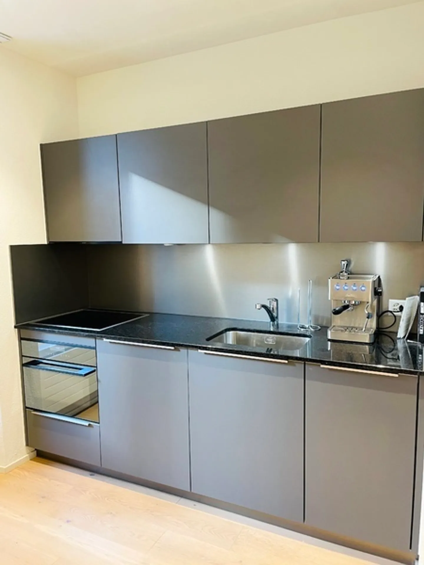 1½ ROOM APARTMENT IN ZURICH - DISTRICT 3, FURNISHED, TEMPORARY - Photo 3 of 8