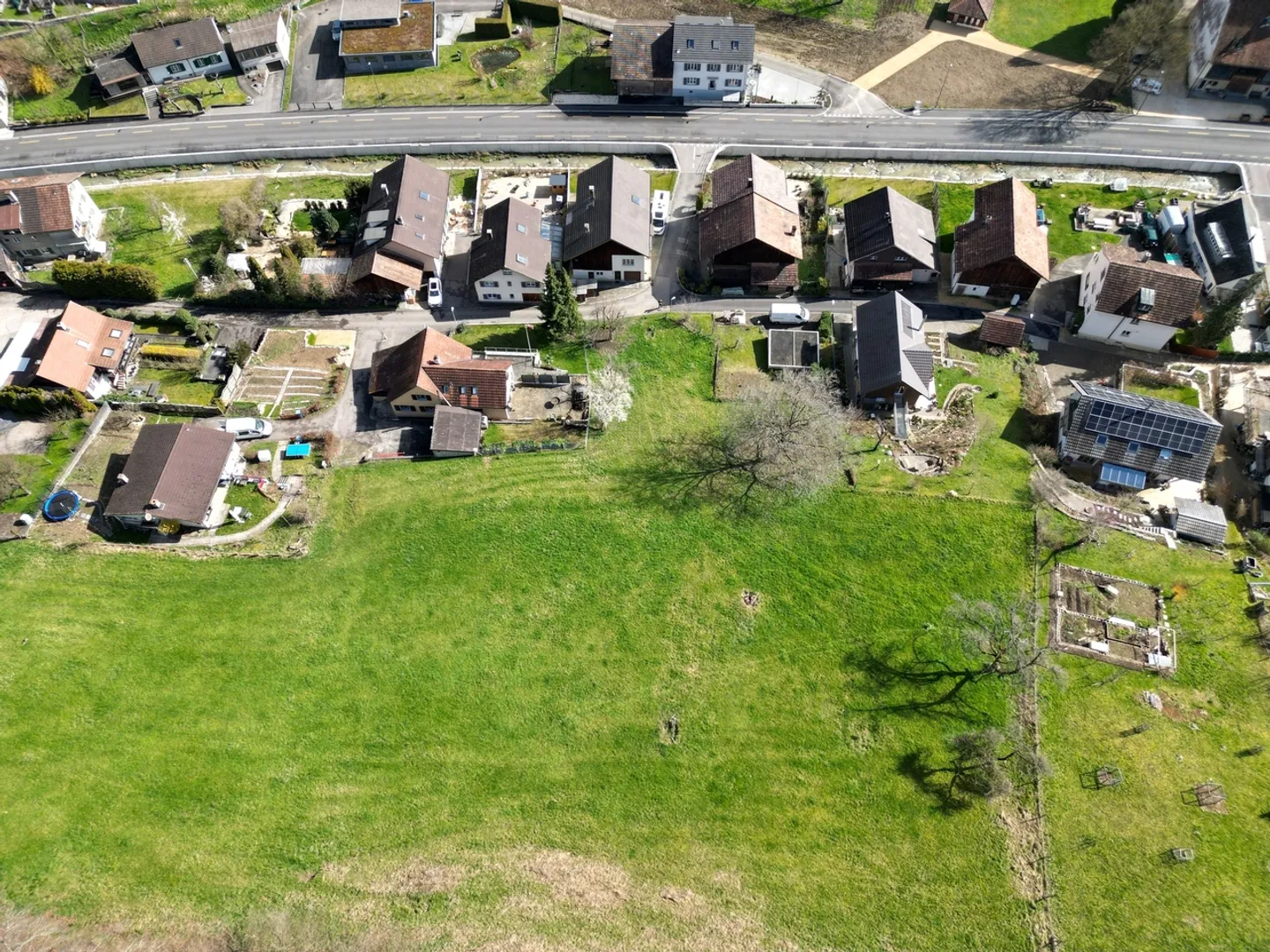 Grosszügiges Grundstück in Reigoldswil - Foto 3 von 3
