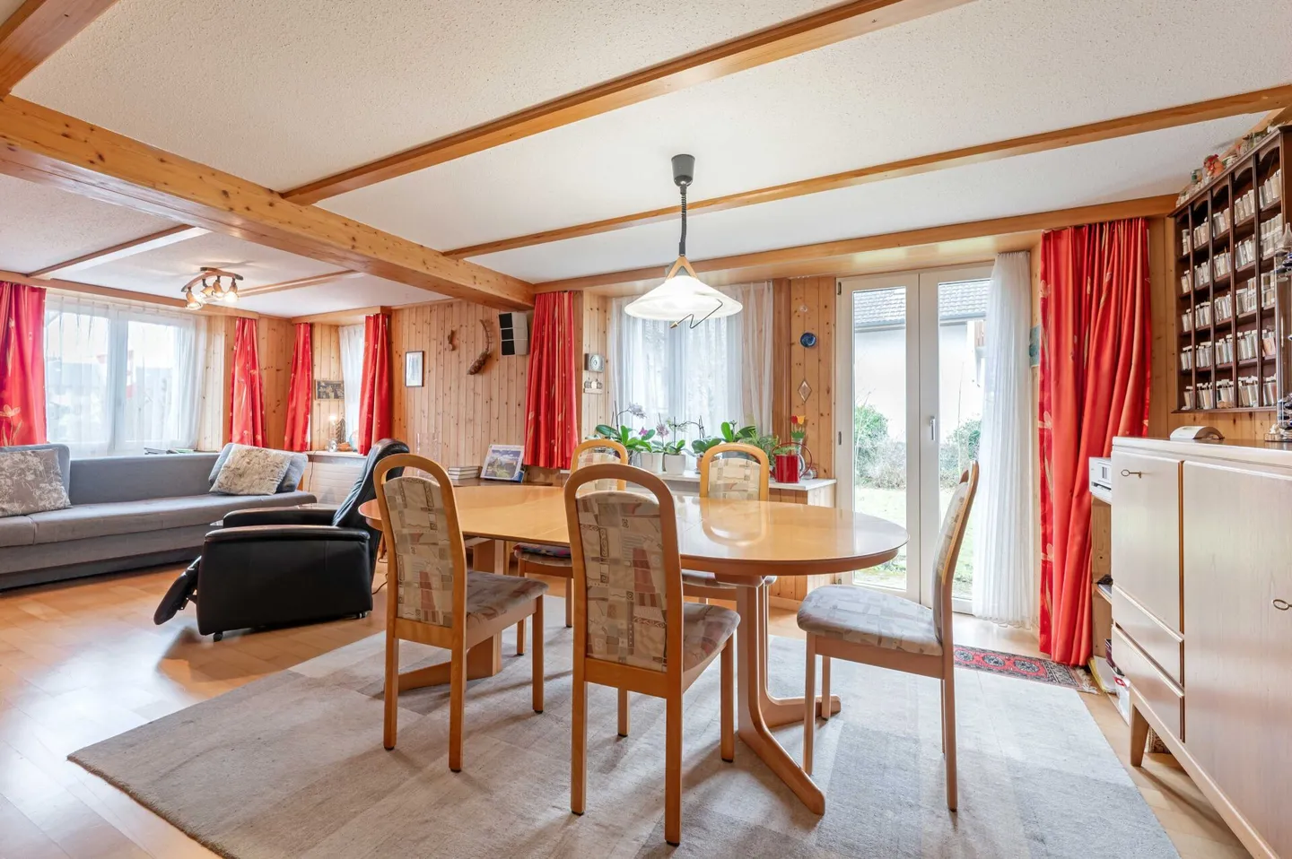 Maison résidentielle avec deux appartements de 2,5 pièces et potentiel de développement dans le centre du village calme de Remigen - Photo 7 sur 26
