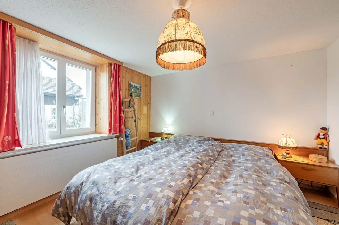 Maison résidentielle avec deux appartements de 2,5 pièces et potentiel de développement dans le centre du village calme de Remigen - Photo 8 sur 26