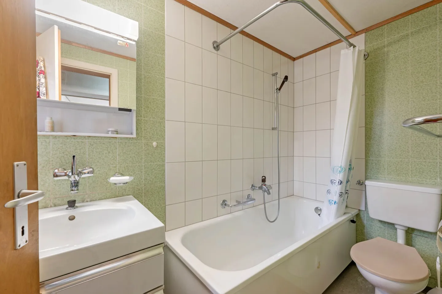 Maison résidentielle avec deux appartements de 2,5 pièces et potentiel de développement dans le centre du village calme de Remigen - Photo 11 sur 26