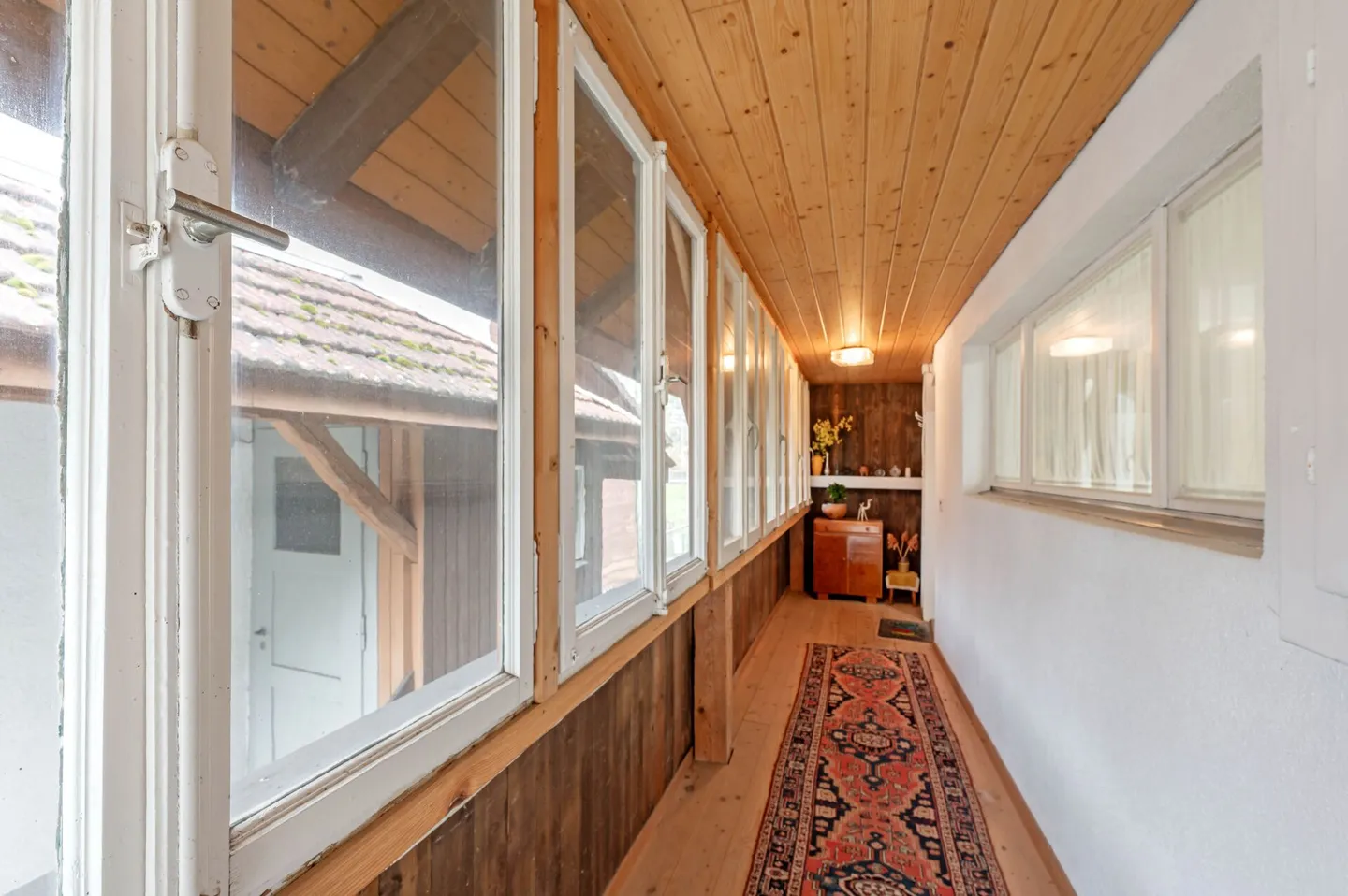 Maison résidentielle avec deux appartements de 2,5 pièces et potentiel de développement dans le centre du village calme de Remigen - Photo 15 sur 26