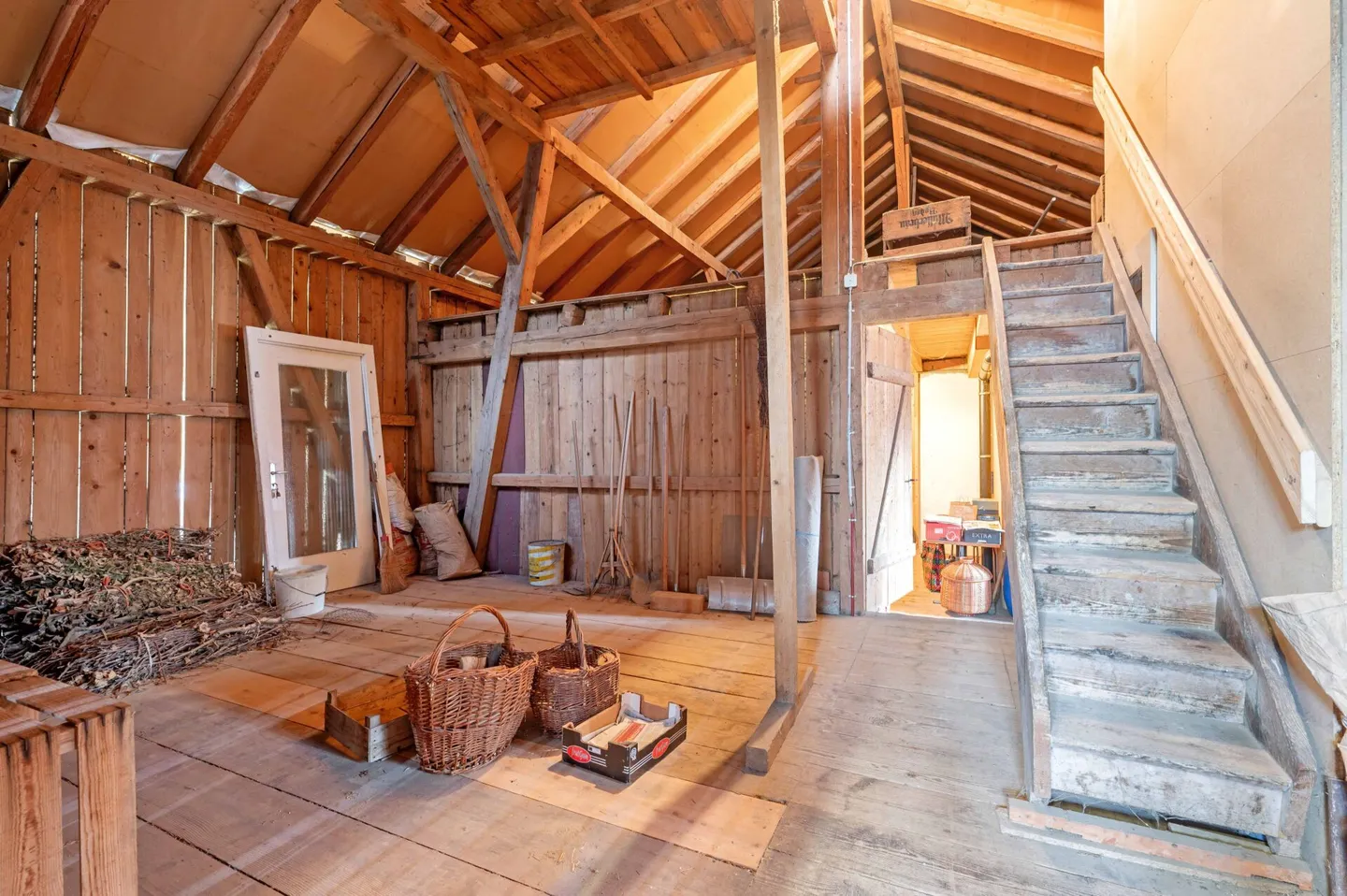 Maison résidentielle avec deux appartements de 2,5 pièces et potentiel de développement dans le centre du village calme de Remigen - Photo 17 sur 26