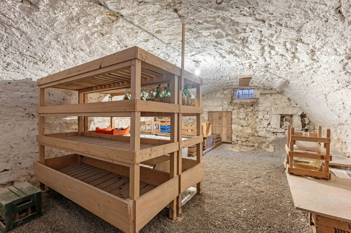 Maison résidentielle avec deux appartements de 2,5 pièces et potentiel de développement dans le centre du village calme de Remigen - Photo 22 sur 26