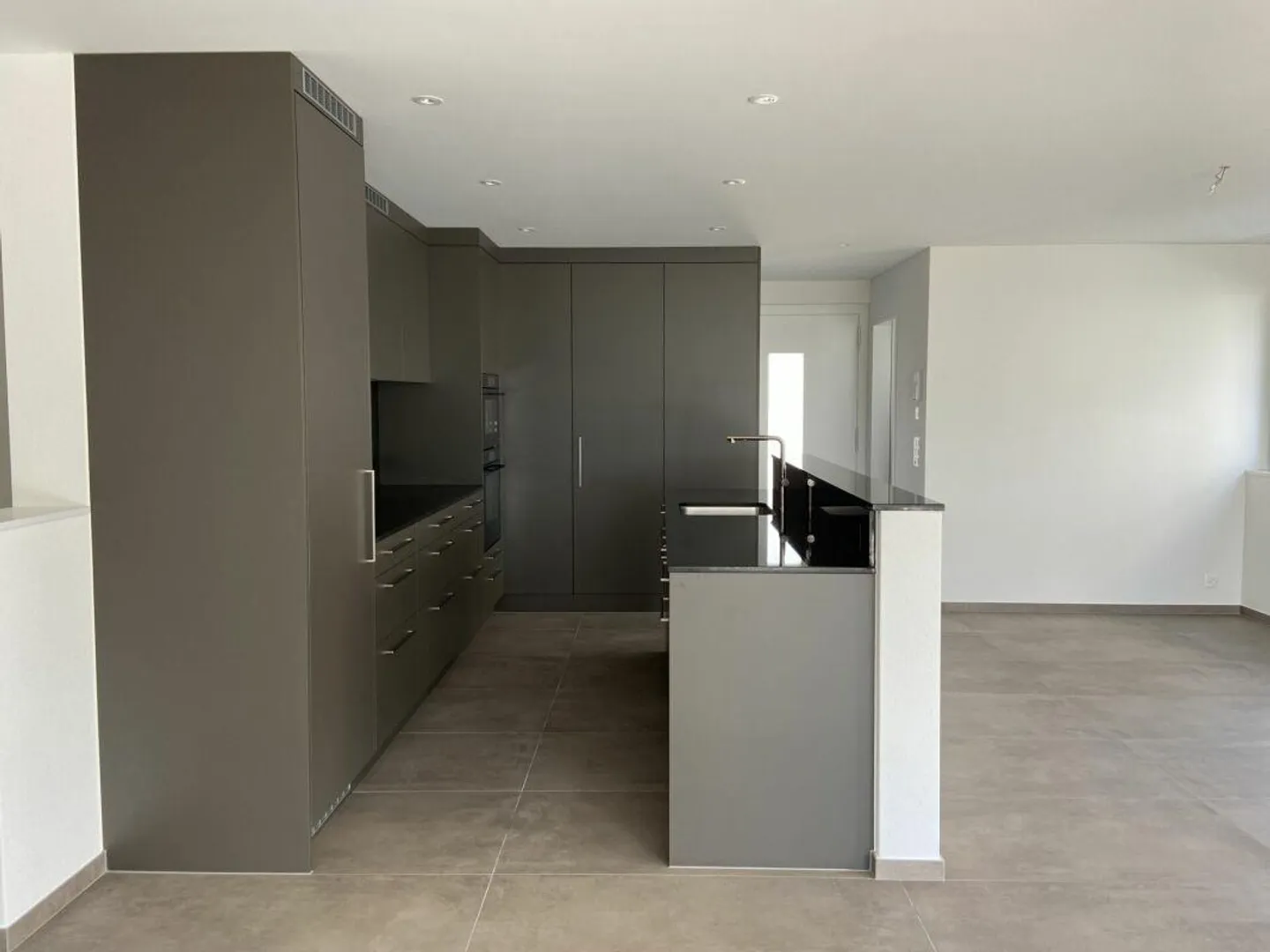 Maison double de 6 1/2 pièces avec surface de terrain utilisable - Photo 4 sur 17