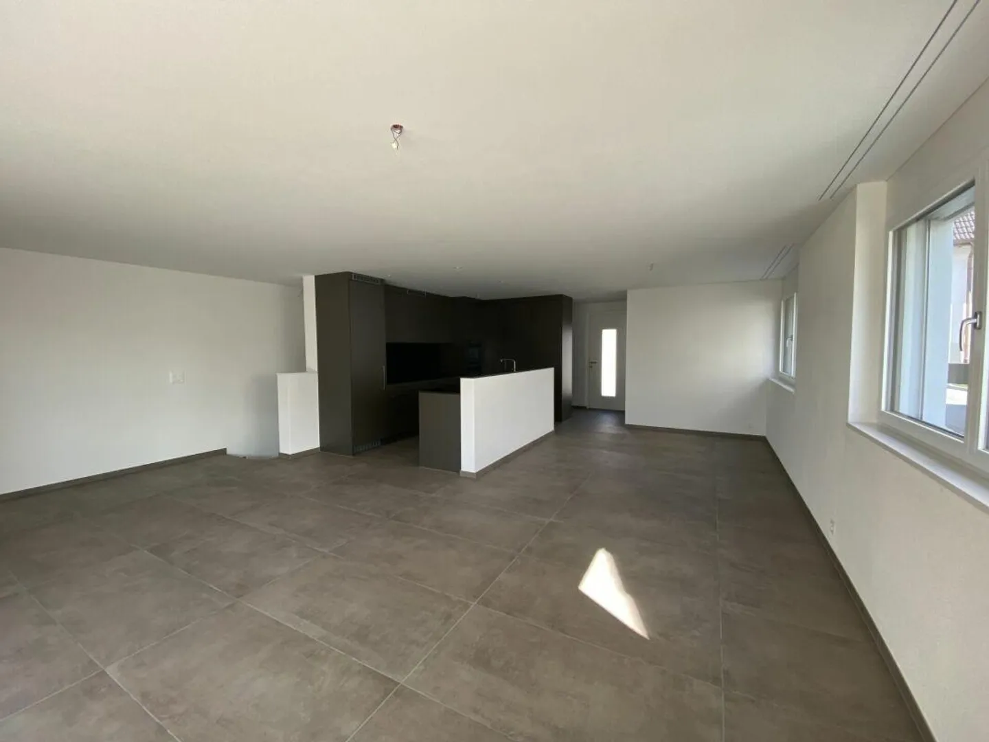 Maison double de 6 1/2 pièces avec surface de terrain utilisable - Photo 5 sur 17