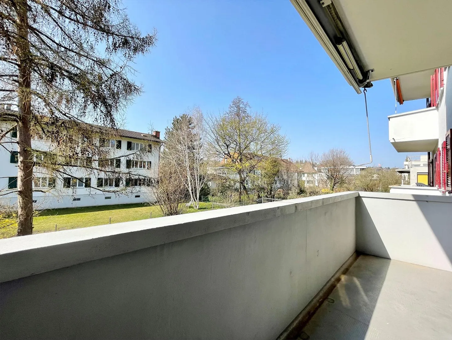 Nel mezzo del villaggio! Tranquillo e centrale, vicino ai mezzi pubblici! - Foto 4 di 7