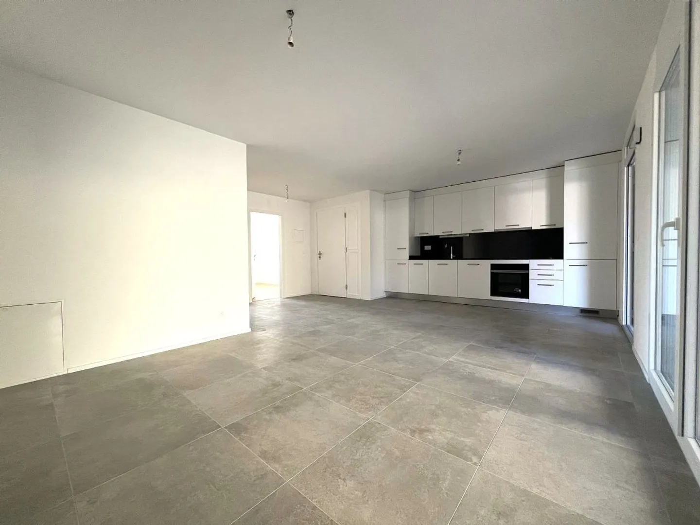Schönes neues 3.5-Zimmer-Apartment im Erdgeschoss / 2 Schlafzimmer / 1 Badezimmer / Terrasse - Foto 1 von 6
