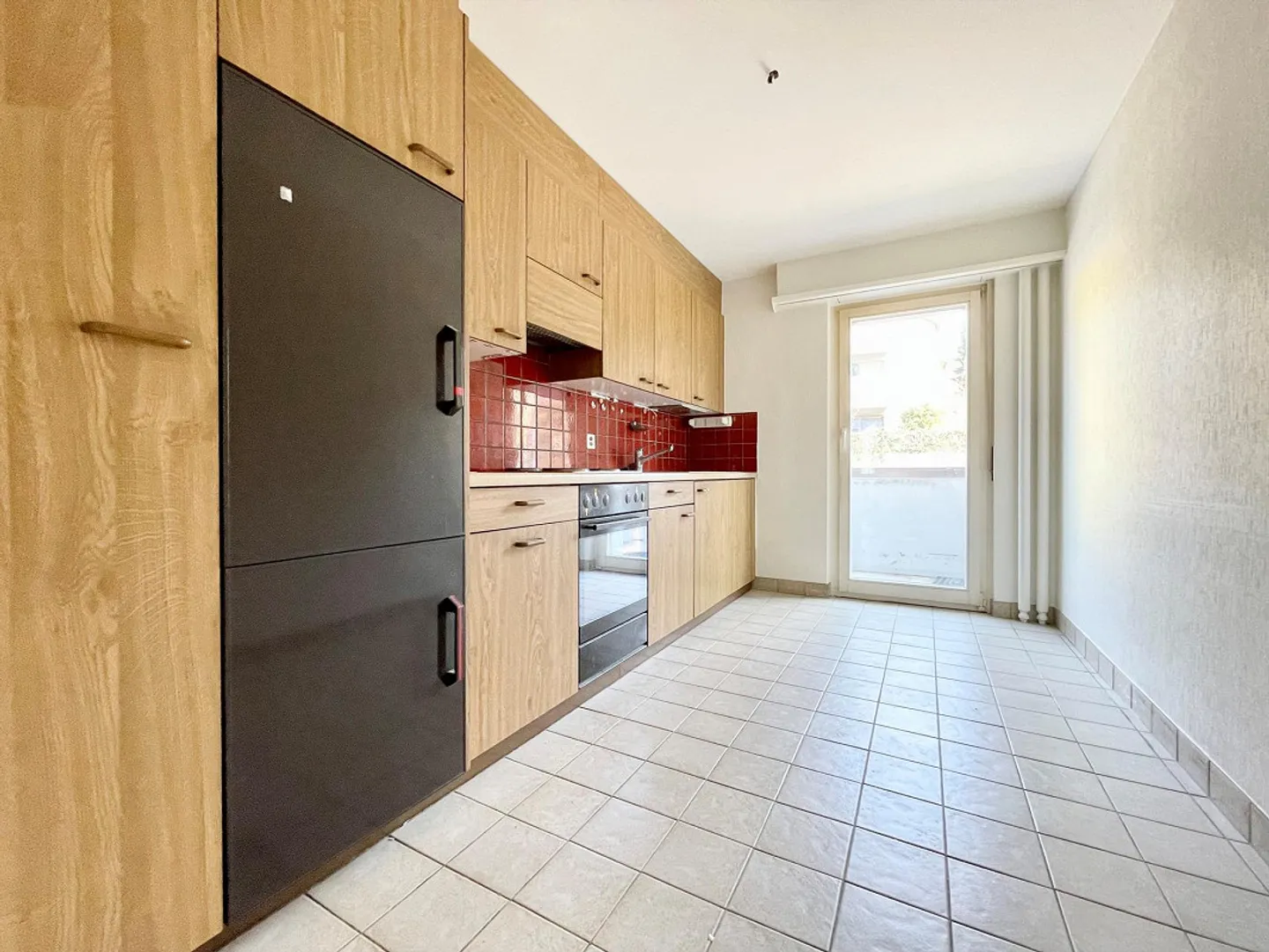 Nel mezzo del villaggio! Tranquillo e centrale, vicino ai mezzi pubblici! - Foto 5 di 7