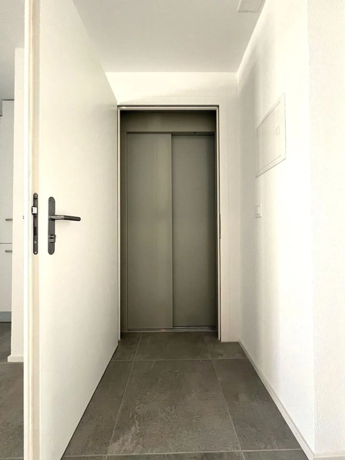 Schönes neues 3.5-Zimmer-Apartment im Erdgeschoss / 2 Schlafzimmer / 1 Badezimmer / Terrasse - Foto 5 von 6