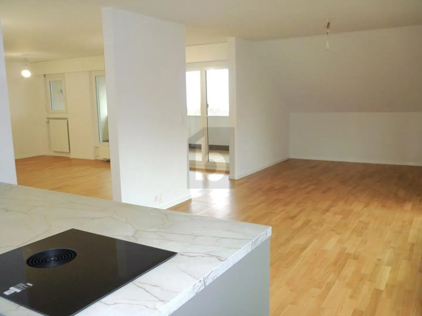 Charming 4.5 Room Apartment - Photo 4 of 6