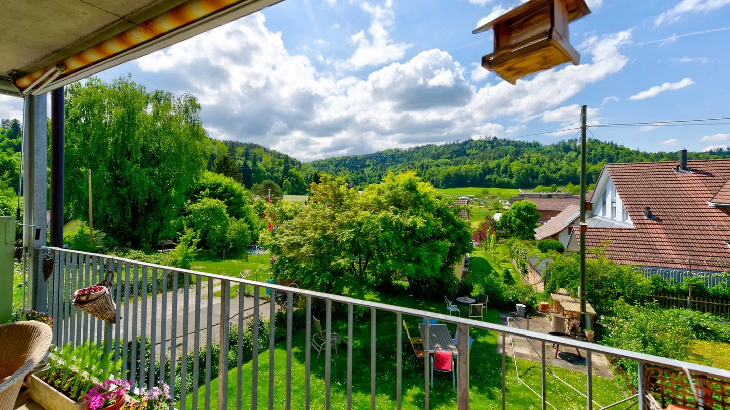 Appartement spacieux de 4 ½ pièces au dernier étage à la "périphérie" d'Elgg - Photo 1 sur 6