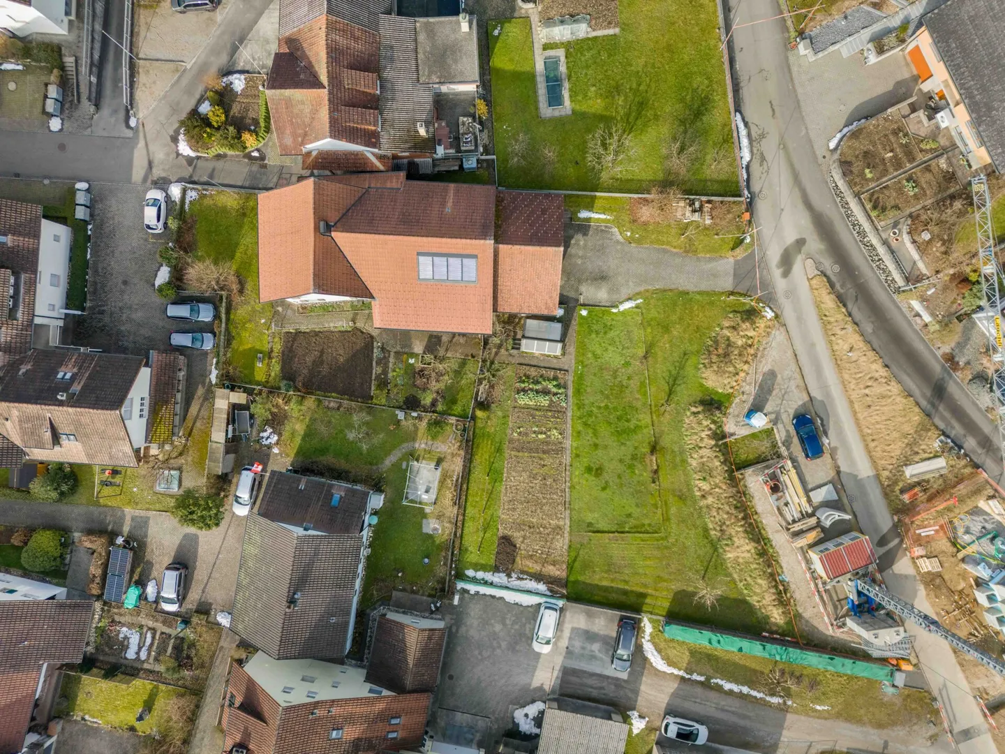 Maison résidentielle avec deux appartements de 2,5 pièces et potentiel de développement dans le centre du village calme de Remigen - Photo 24 sur 26