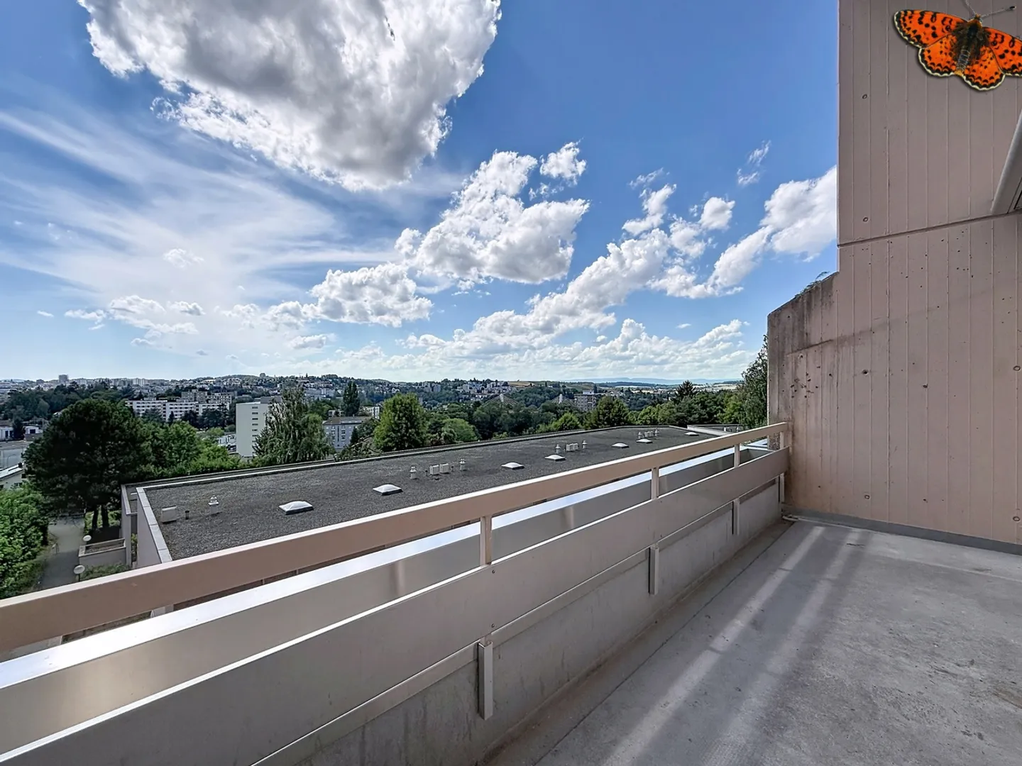 4½ ROOMS - In a semi-detached house with balcony! - Photo 1 of 13