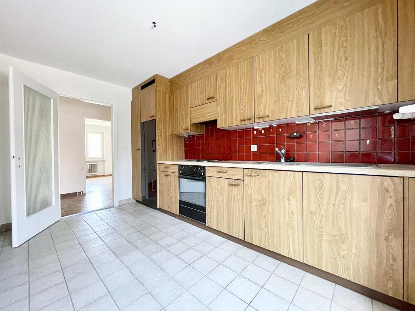 Nel mezzo del villaggio! Tranquillo e centrale, vicino ai mezzi pubblici! - Foto 6 di 7