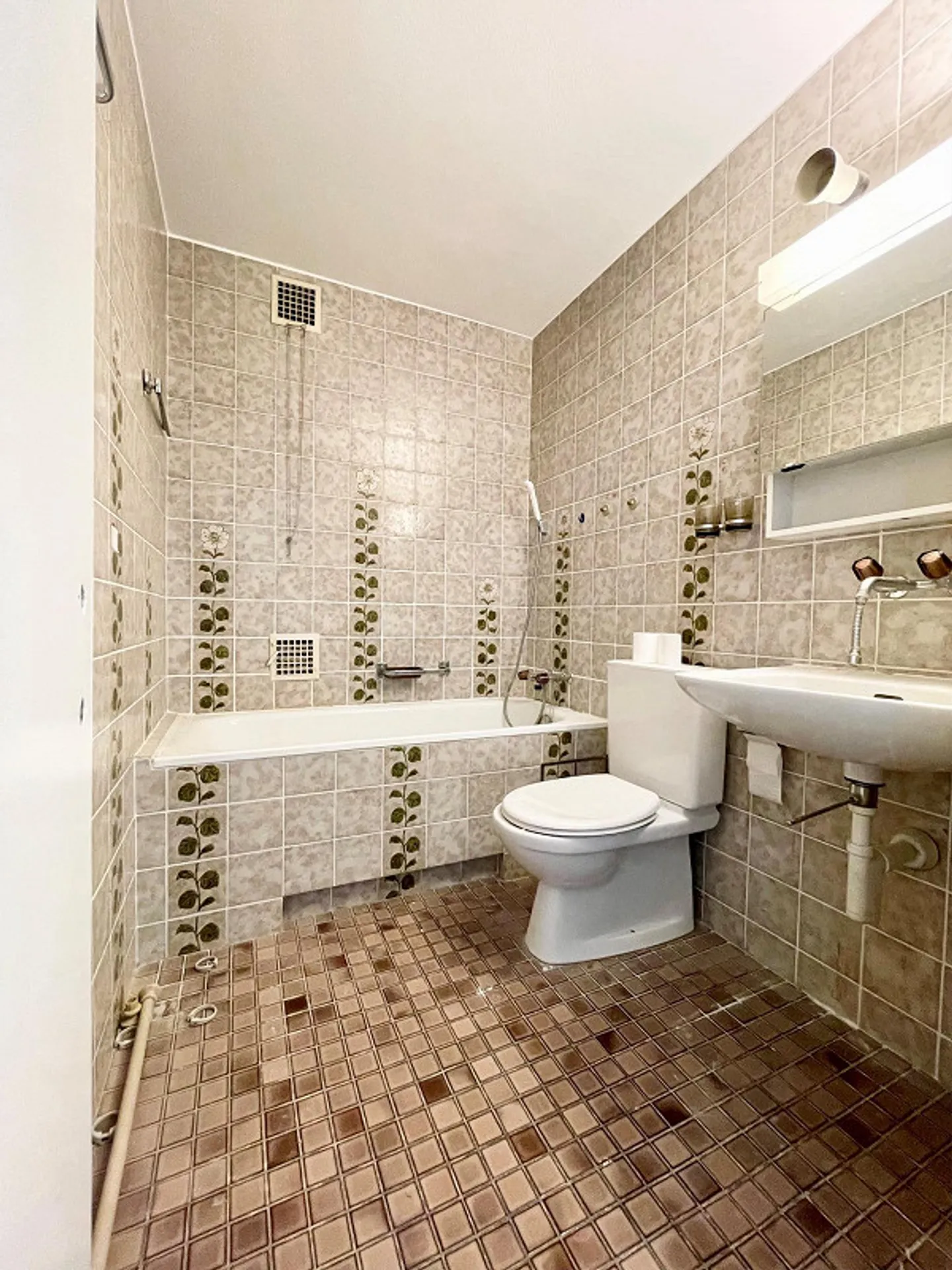 Nel mezzo del villaggio! Tranquillo e centrale, vicino ai mezzi pubblici! - Foto 7 di 7