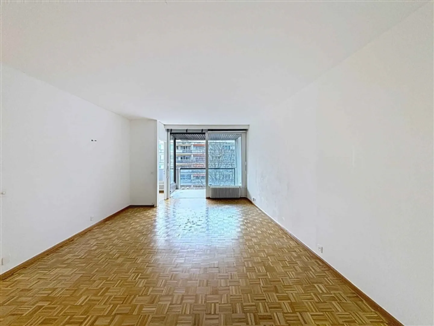 EN EXCLUSIVITÉ - Agréable appartement deux pièces au dernier étage, dans un calme absolu - Photo 3 sur 10