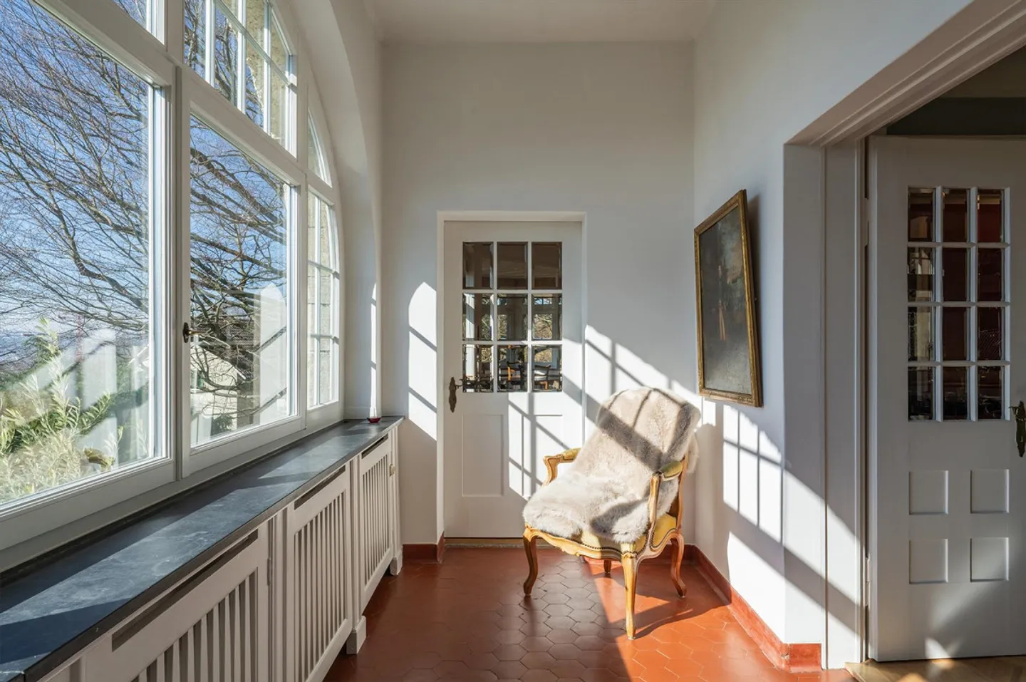 Elegant city villa with impressive spatial feeling - Photo 3 of 7