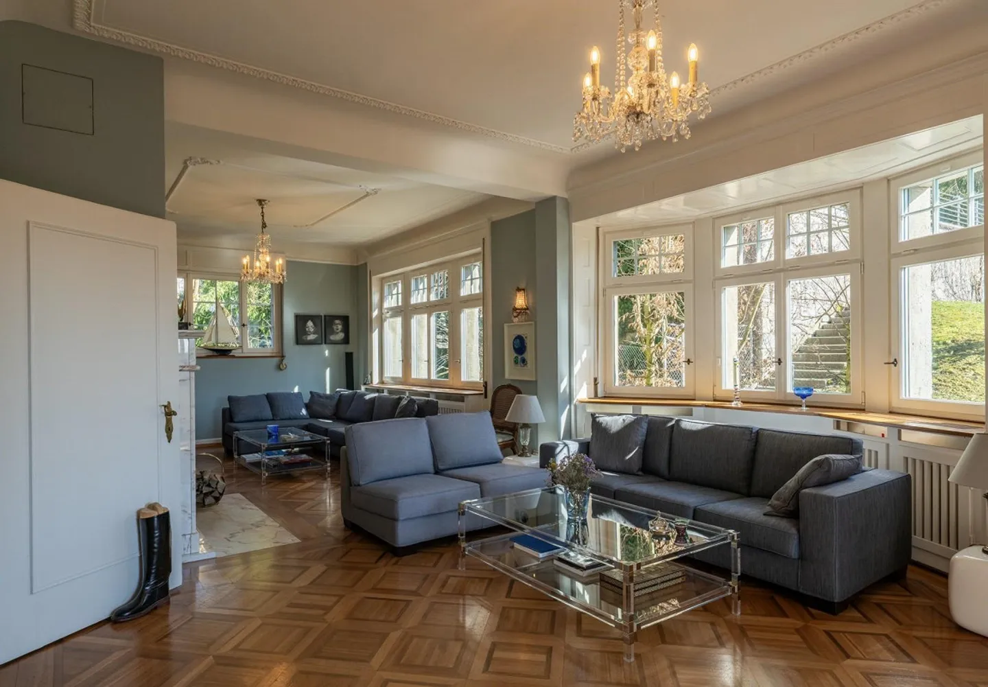 Elegant city villa with impressive spatial feeling - Photo 5 of 7