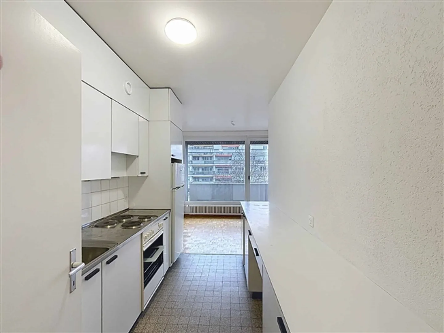 EN EXCLUSIVITÉ - Agréable appartement deux pièces au dernier étage, dans un calme absolu - Photo 5 sur 10