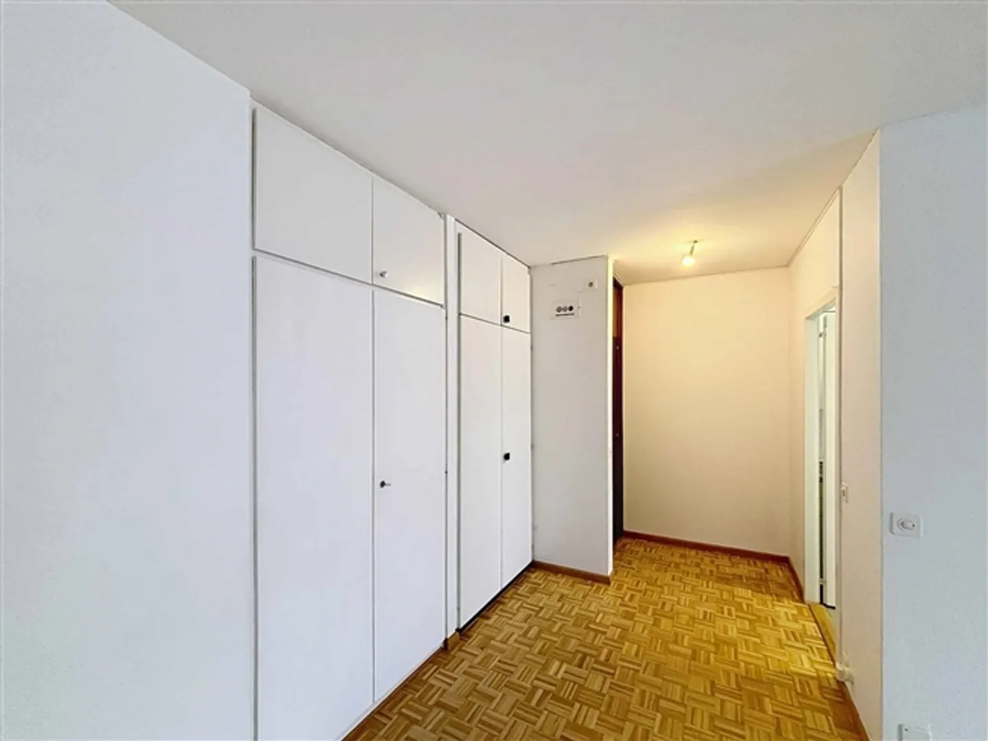 EN EXCLUSIVITÉ - Agréable appartement deux pièces au dernier étage, dans un calme absolu - Photo 6 sur 10