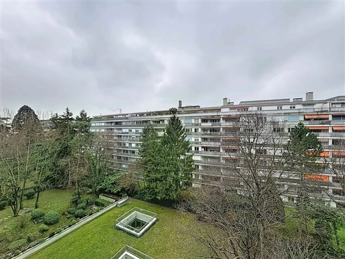 EN EXCLUSIVITÉ - Agréable appartement deux pièces au dernier étage, dans un calme absolu - Photo 9 sur 10