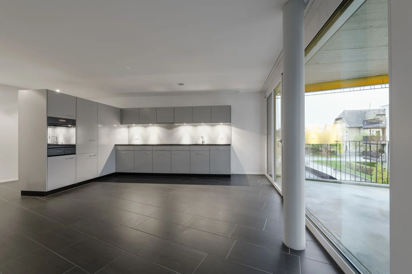 Charmante Wohnung mit Balkon - Foto 2 von 13