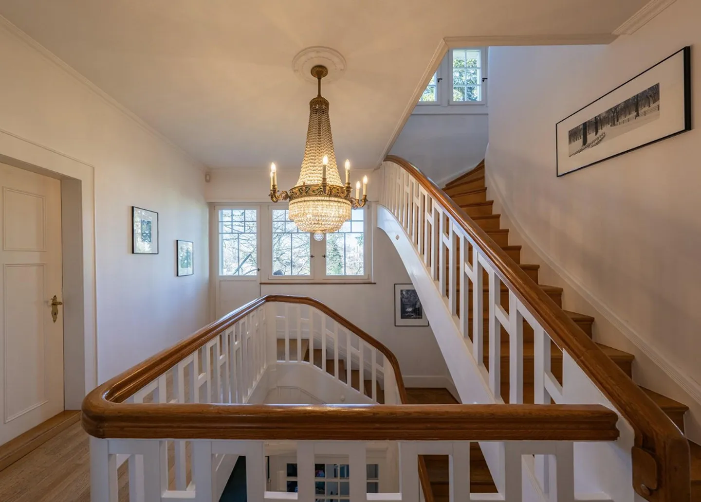 Elegant city villa with impressive spatial feeling - Photo 6 of 7