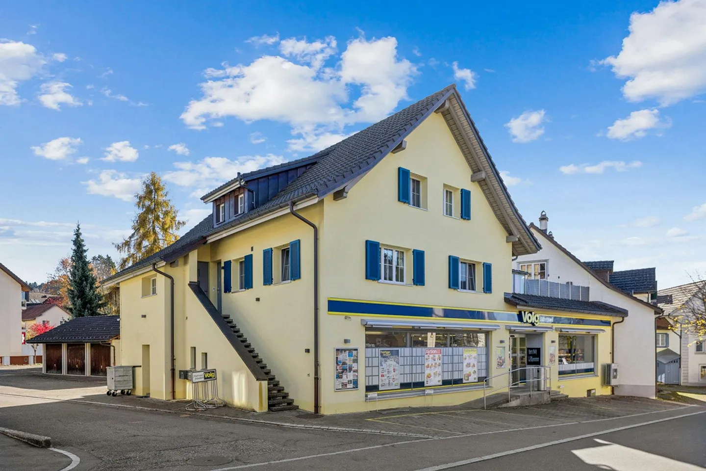 Proprietà residenziale e commerciale con riserva di terreno edificabile - Foto 1 di 13